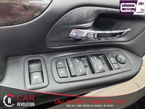 Used 2019 Dodge Grand Caravan SE w/ UConnect Hands-Free Group image 28