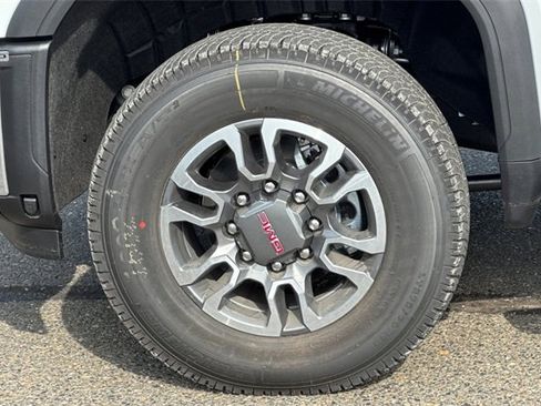 New 2026 GMC Sierra 2500 SLT w/ SLT Premium Package image 32