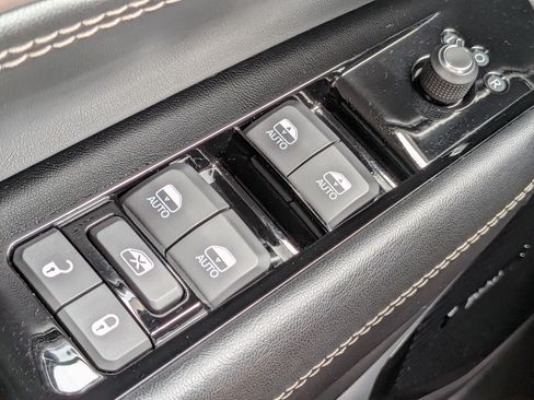 Used 2022 Jeep Wagoneer Series III w/ Premium Group I RWD image 25