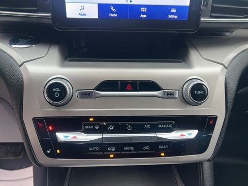 Used 2022 Ford Explorer XLT w/ Equipment Group 202A image 31