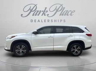 Used 2017 Toyota Highlander LE FWD video 2