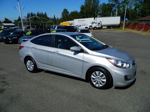 Used 2014 Hyundai Accent GLS image 2