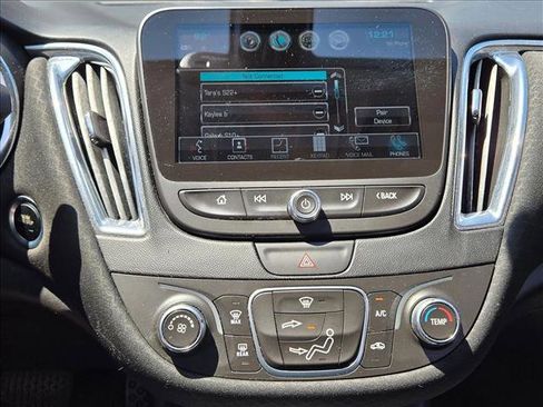 Used 2018 Chevrolet Malibu LT FWD image 13