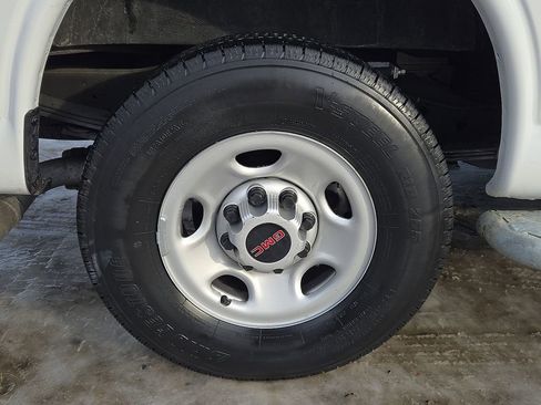 Used 2024 GMC Savana 2500 w/ Driver Convenience Package image 11