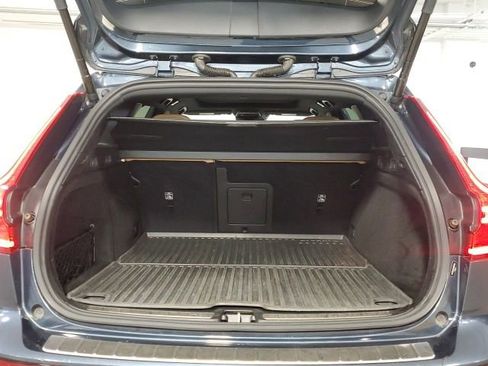 Used 2021 Volvo V60 T5 Cross Country image 22