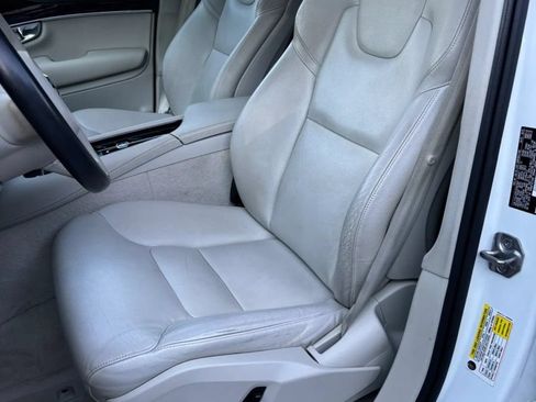 Used 2016 Volvo XC90 T6 Momentum w/ Momentum Plus Package AWD/4WD image 13