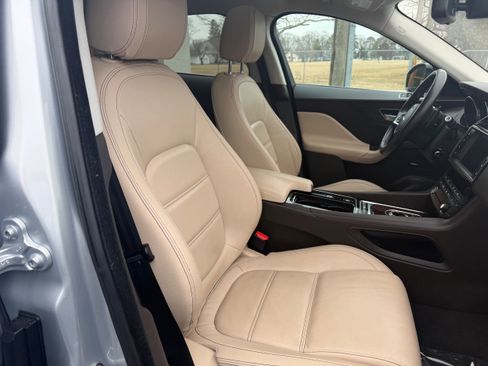 Used 2018 Jaguar F-PACE Prestige image 8