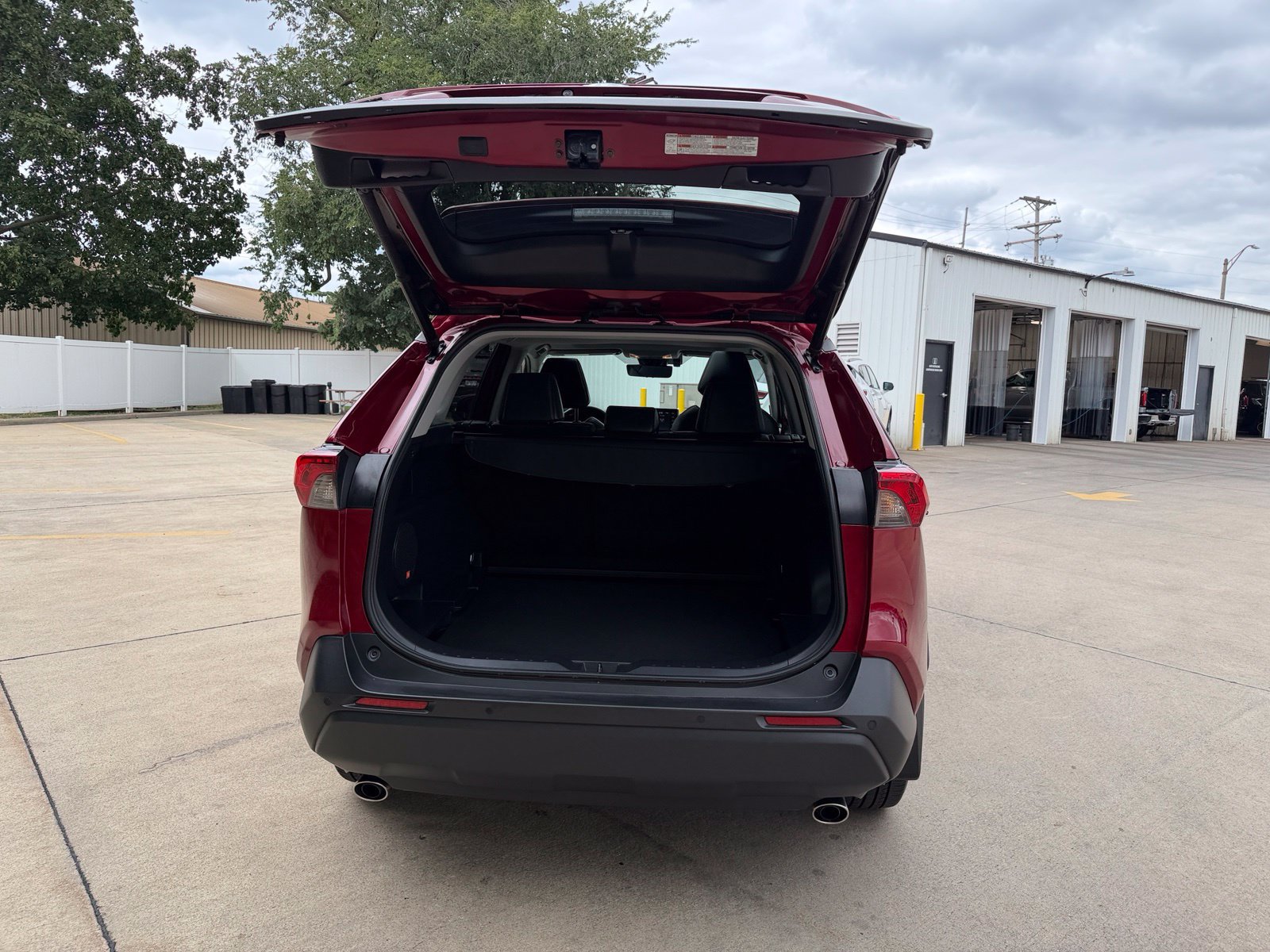 Used 2021 Toyota RAV4 XLE Premium AWD/4WD image 33