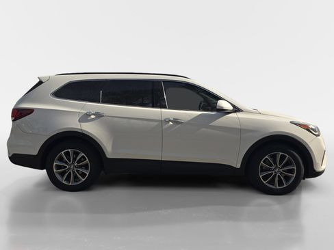 Used 2017 Hyundai Santa Fe SE AWD/4WD image 6