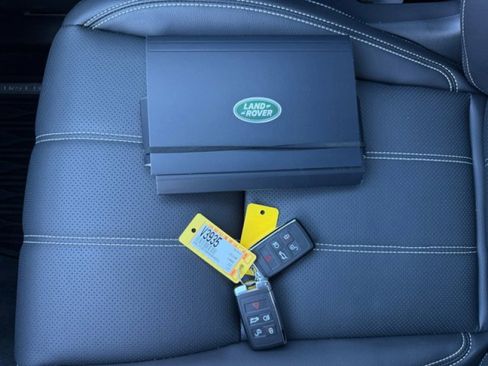 Certified 2023 Land Rover Range Rover Velar R-Dynamic S image 22