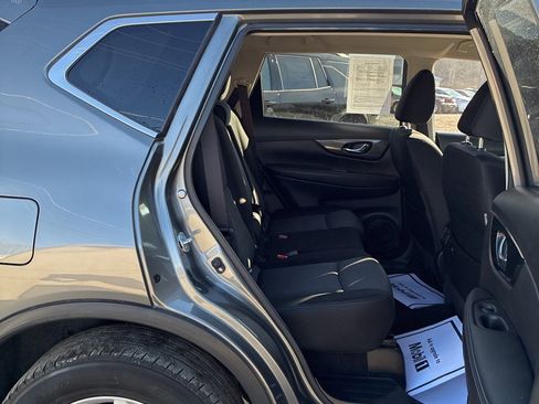 Used 2017 Nissan Rogue SV w/ SV Premium Package image 18