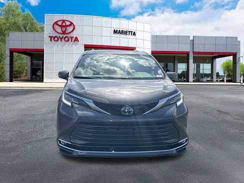 Used 2025 Toyota Sienna Limited FWD image 24