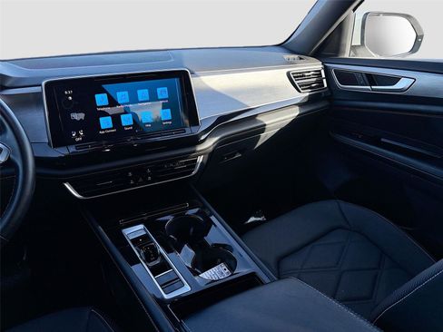 Used 2025 Volkswagen Atlas Cross Sport SE image 22