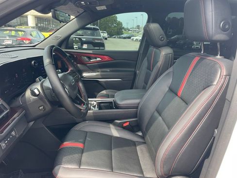 Used 2025 Chevrolet Traverse RS w/ LPO, Floor Liner Package AWD/4WD image 2