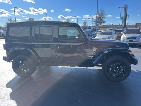 Used 2022 Jeep Wrangler Unlimited Sahara w/ Cold Weather Group image 6