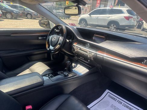 Used 2015 Lexus ES 350 w/ Premium Package FWD image 34