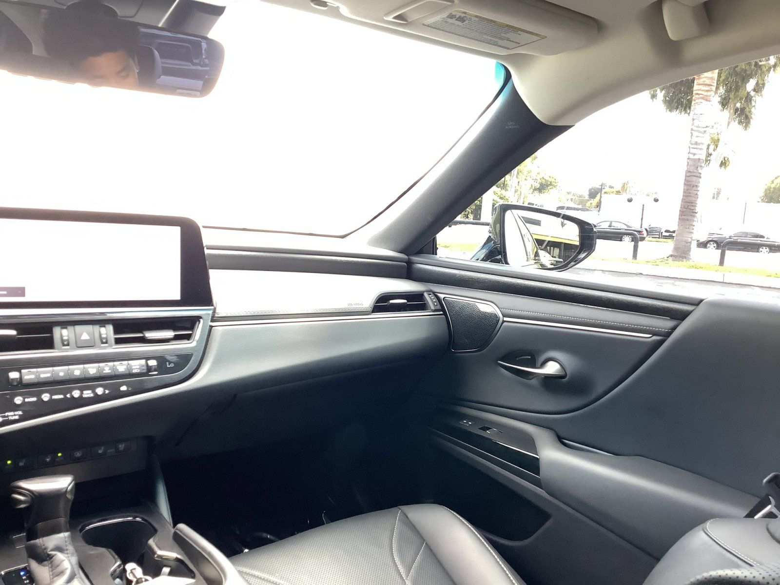 Used 2025 Lexus ES 300h w/ Luxury Package FWD image 20