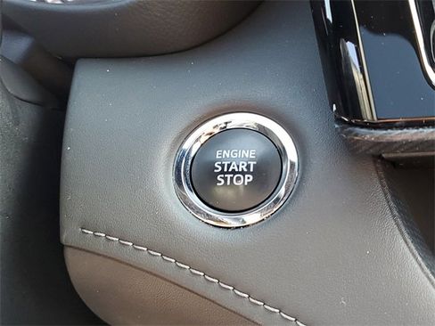 Used 2023 Toyota Highlander XSE image 24