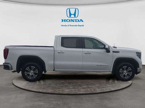 Used 2025 GMC Sierra 1500 SLT AWD/4WD image 6