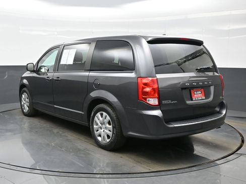 Used 2018 Dodge Grand Caravan SE w/ UConnect Hands-Free Group image 4