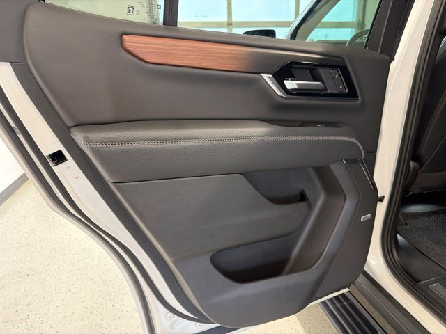 Used 2025 GMC Yukon Denali w/ Sun & Power Step Package AWD/4WD image 50