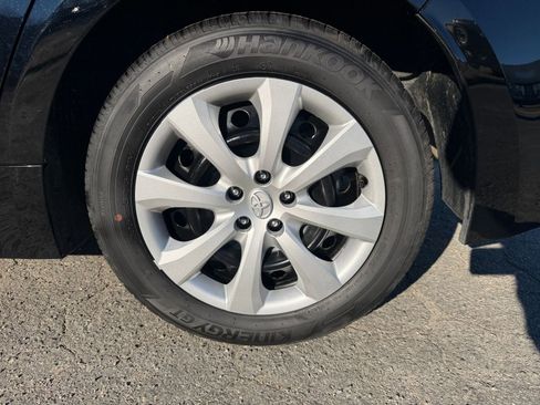 Used 2025 Toyota Corolla LE image 28