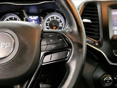 Used 2019 Jeep Cherokee Latitude Plus image 24