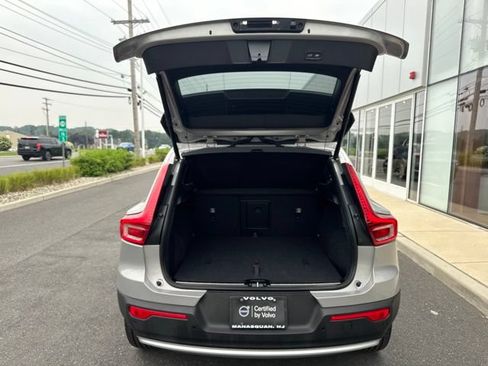 Certified 2025 Volvo XC40 B5 Plus AWD/4WD image 11