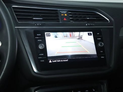 Certified 2022 Volkswagen Tiguan SE w/ Panoramic Sunroof Package image 32