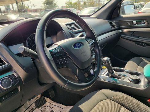 Used 2018 Ford Explorer XLT w/ Equipment Group 201A AWD/4WD image 19