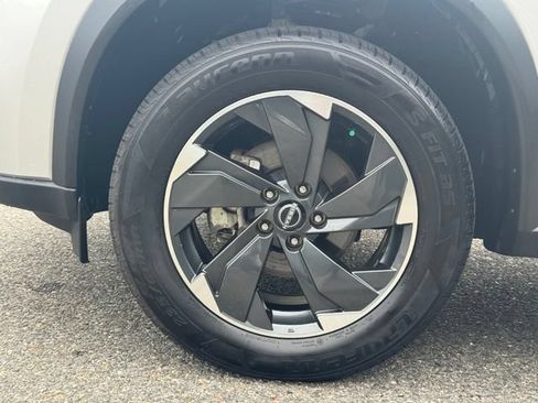 Used 2024 Nissan Rogue SV AWD/4WD image 10