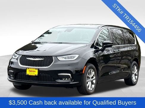 New 2026 Chrysler Pacifica Select image 2