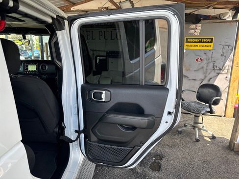 Used 2019 Jeep Wrangler Unlimited Sahara AWD/4WD image 13