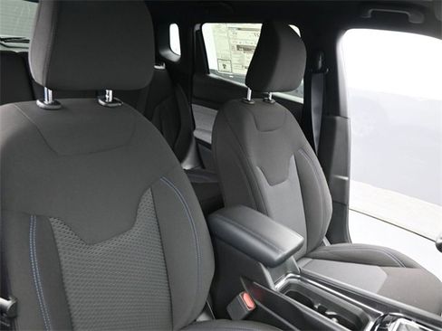 Used 2025 Jeep Compass Sport image 17