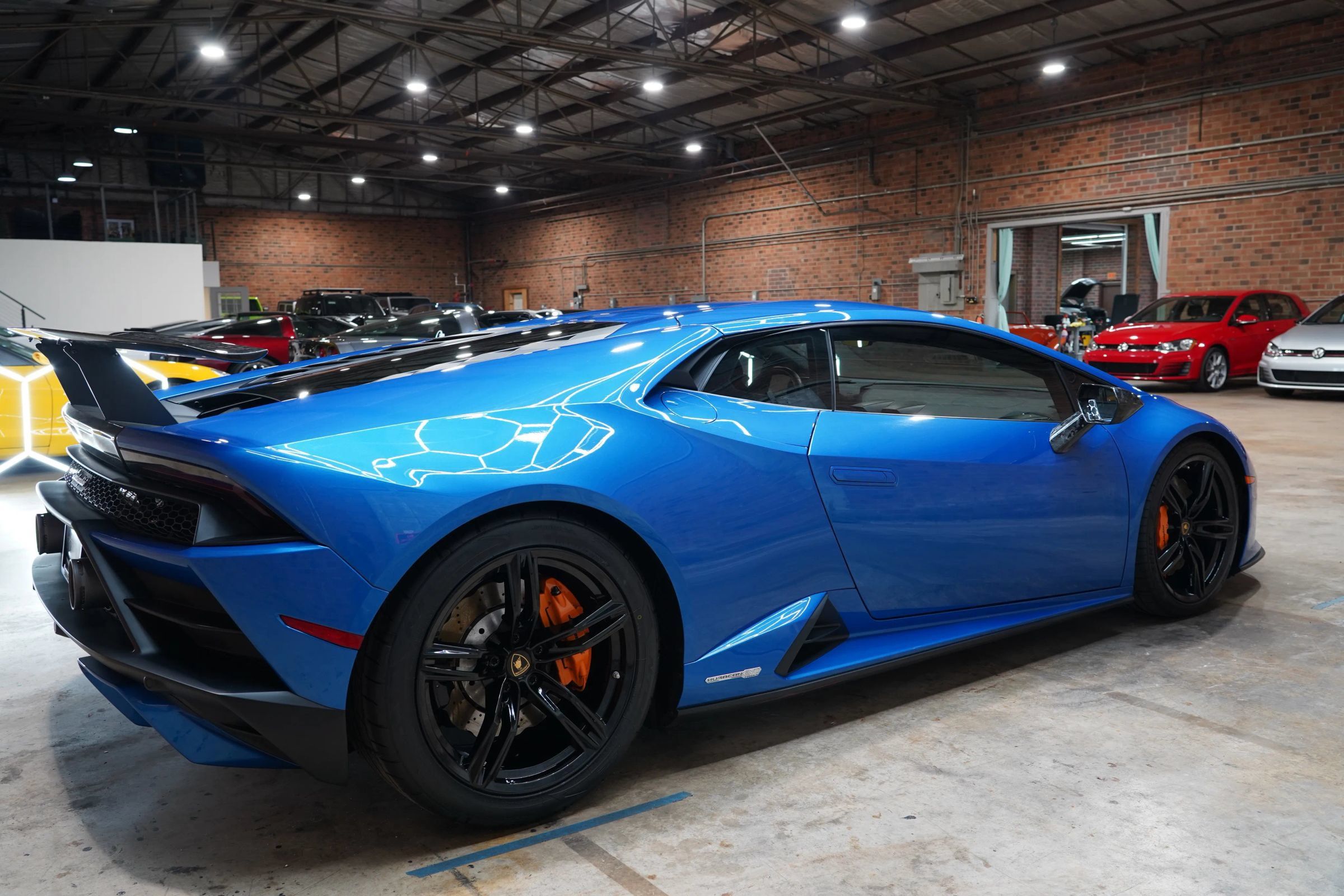 Used 2020 Lamborghini Huracan EVO RWD image 18