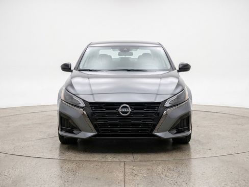 Used 2025 Nissan Altima 2.5 SV FWD image 2