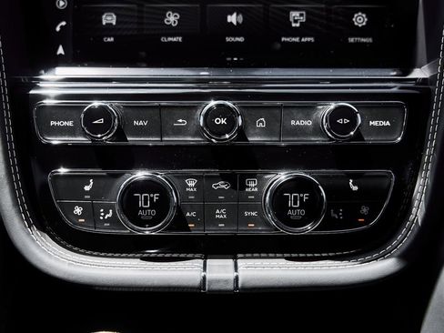 Used 2024 Bentley Bentayga AWD/4WD image 69