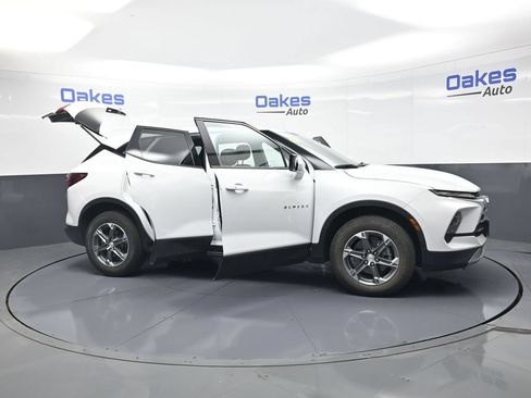 Used 2025 Chevrolet Blazer LT AWD/4WD image 54