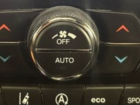 Used 2021 Jeep Grand Cherokee Limited w/ Luxury Group II RWD image 27