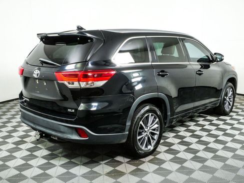 Used 2018 Toyota Highlander XLE FWD image 3