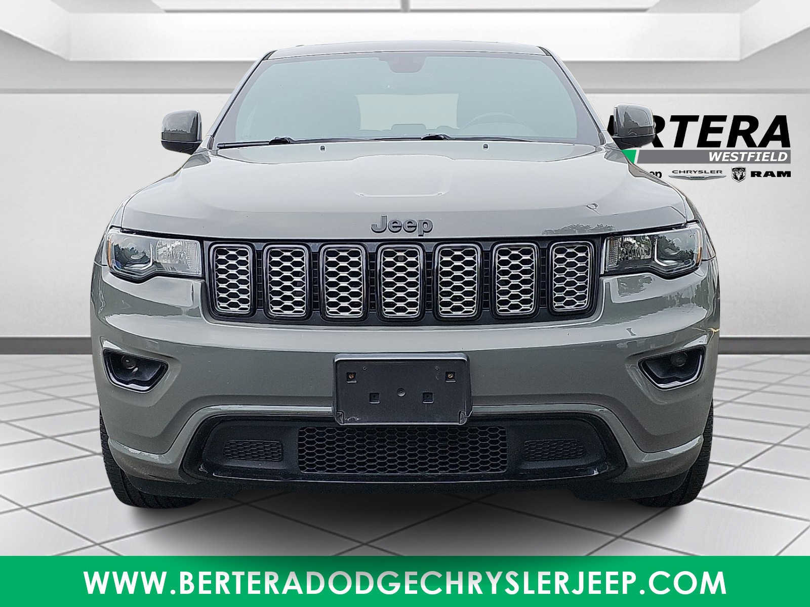 Used 2020 Jeep Grand Cherokee Altitude AWD/4WD image 2