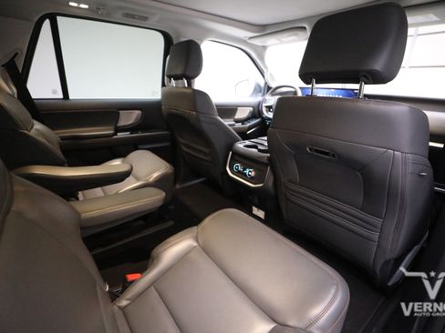 Used 2025 Ford Expedition Active image 12