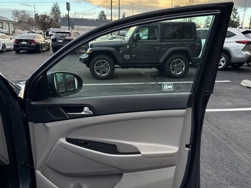 Used 2019 Hyundai Tucson SE image 17