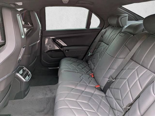 Used 2026 BMW i7 xDrive60 w/ Executive Package AWD/4WD image 17
