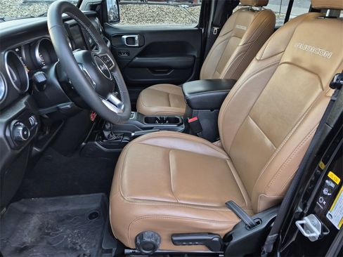 Used 2023 Jeep Wrangler Unlimited Rubicon w/ LED Lighting Group image 18