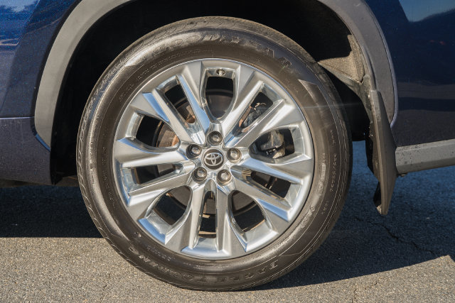 Used 2021 Toyota Highlander Limited AWD/4WD image 19