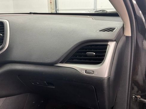 Used 2016 Jeep Cherokee Trailhawk w/ Cold Weather Group image 9