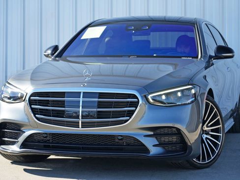 Used 2022 Mercedes-Benz S 500 4MATIC w/ AMG Line Package image 3