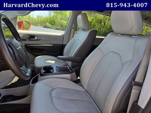 Used 2018 Chrysler Pacifica Touring-L Plus w/ Advanced Safetytec Group FWD image 29