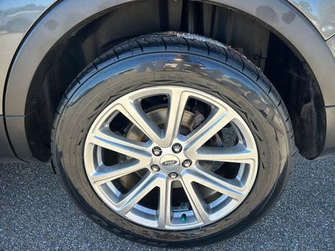 Used 2018 Ford Explorer XLT w/ Equipment Group 202A image 11